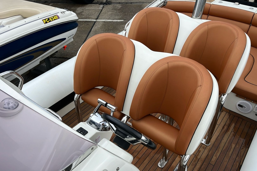 2009 Hunton 1005 RIB Twin Mercury Verado 300 L6 Supercharged Outboards.