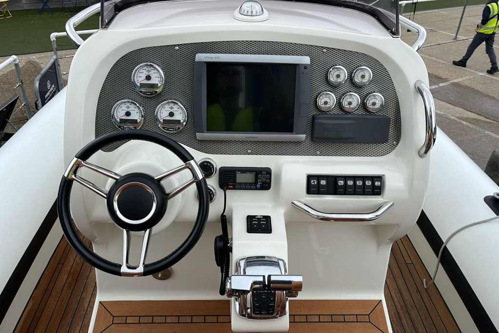 2009 Hunton 1005 RIB Twin Mercury Verado 300 L6 Supercharged Outboards.